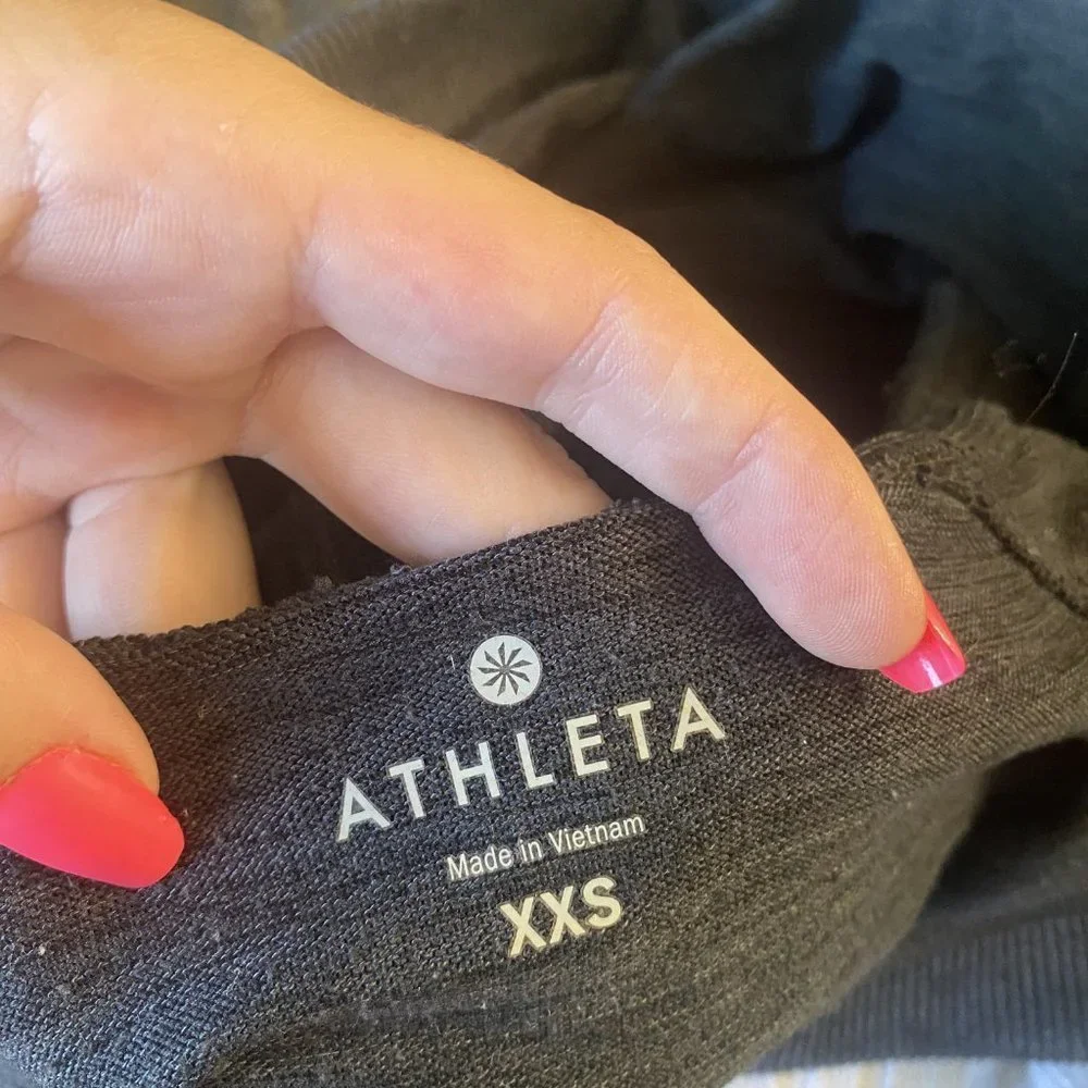 𝅺Athleta Sweater - Picture 4 of 4